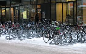 冬でも校内移動は自転車