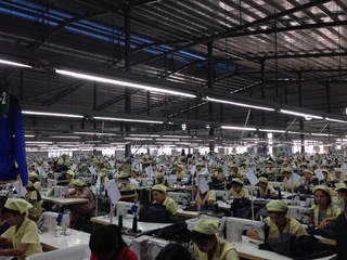 ミャンマーの縫製工場の様子