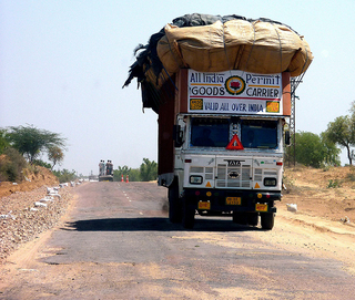 オーバーロードされたトラック（インド）