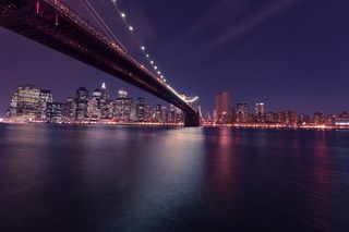  ブルックリン橋（Brooklyn Bridge）：ニューヨーク市のイースト川をまたぎ、マンハッタンとブルックリンを結ぶ