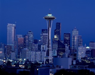 スペースニードル(Space Needle）はシアトルの中心地区にある1962年万国博覧会の際に建てられた。