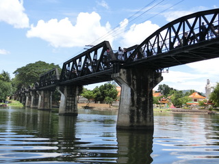 現在のクウェー川鉄橋（筆者撮影）